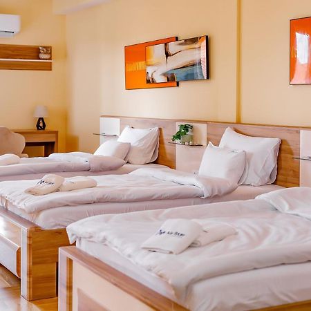 Airstar Hotel Surcin ภายนอก รูปภาพ