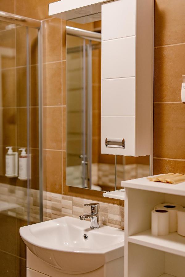 Airstar Hotel Surcin ภายนอก รูปภาพ