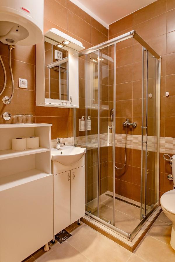 Airstar Hotel Surcin ภายนอก รูปภาพ