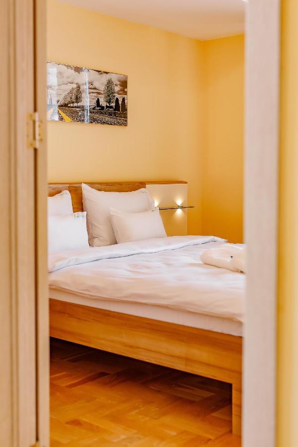 Airstar Hotel Surcin ภายนอก รูปภาพ