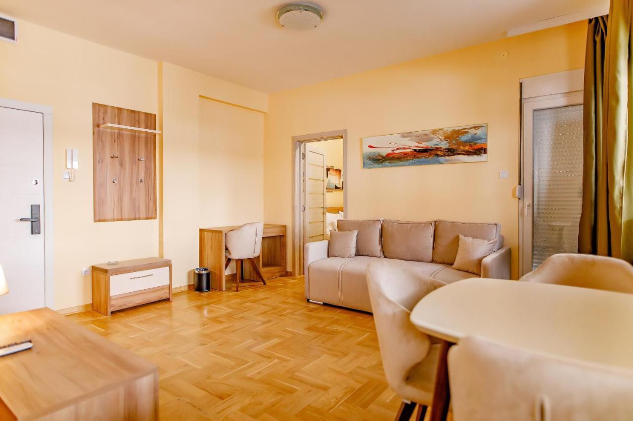 Airstar Hotel Surcin ภายนอก รูปภาพ