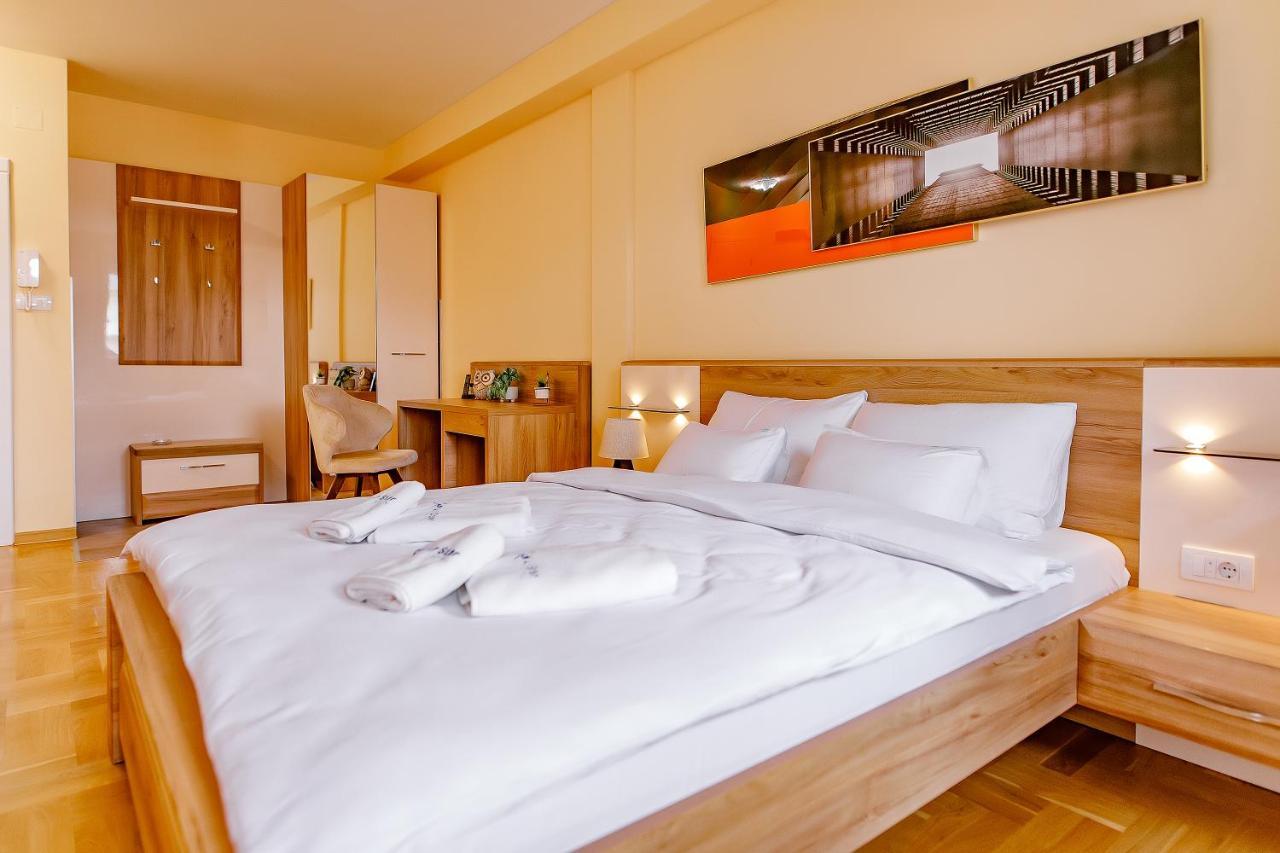 Airstar Hotel Surcin ภายนอก รูปภาพ